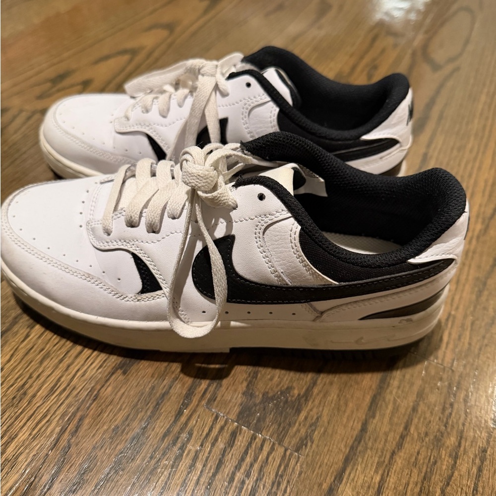 Women’s Nike Black and White Sneakers